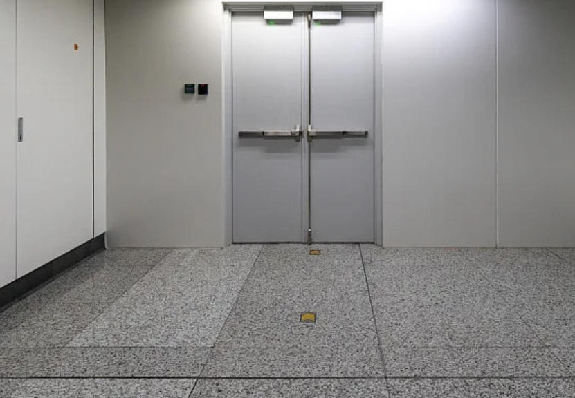 防火门倾斜的原因